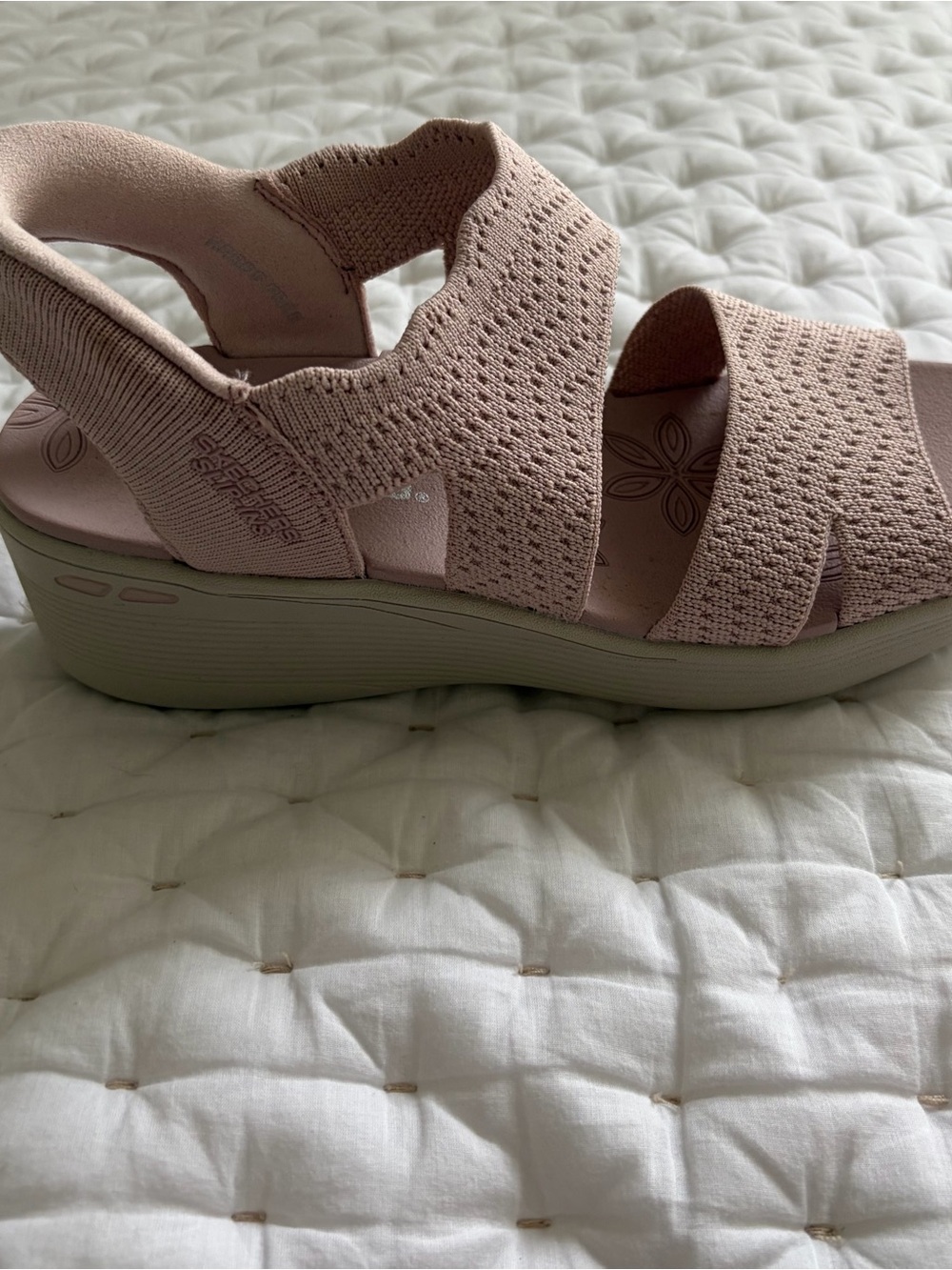 Skechers pink Blush slip on knit Sandals size 7 - Picture 2 of 11